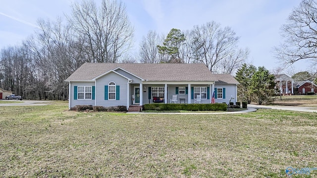 ranch-style home featuring a front lawn and a porch