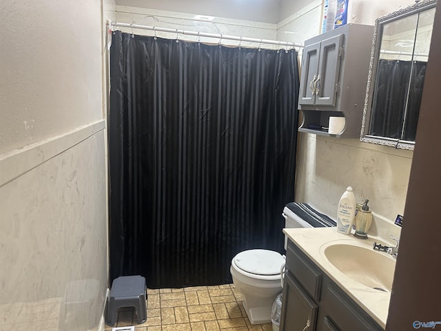 220 E Walnut St, Gadsden, AL 35903 - full bathroom featuring toilet, vanity, and a shower with curtain