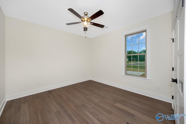 unfurnished room with dark wood-style flooring, baseboards, and ceiling fan