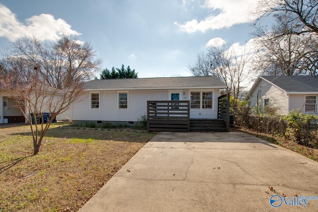 1608 Humes Ave, Huntsville, AL 35801 - ranch-style home featuring a porch, a front lawn, and crawl space
