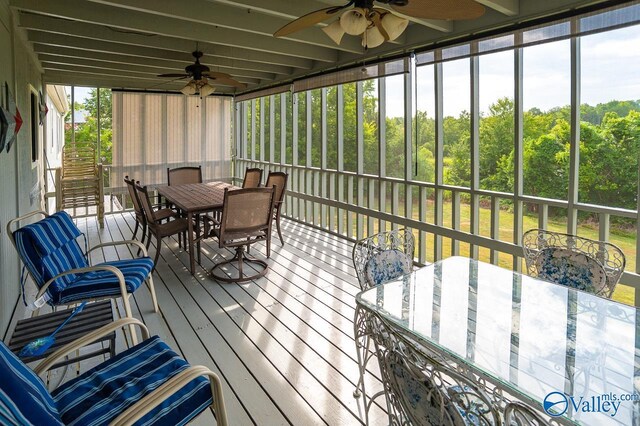 sunroom with ceiling fan