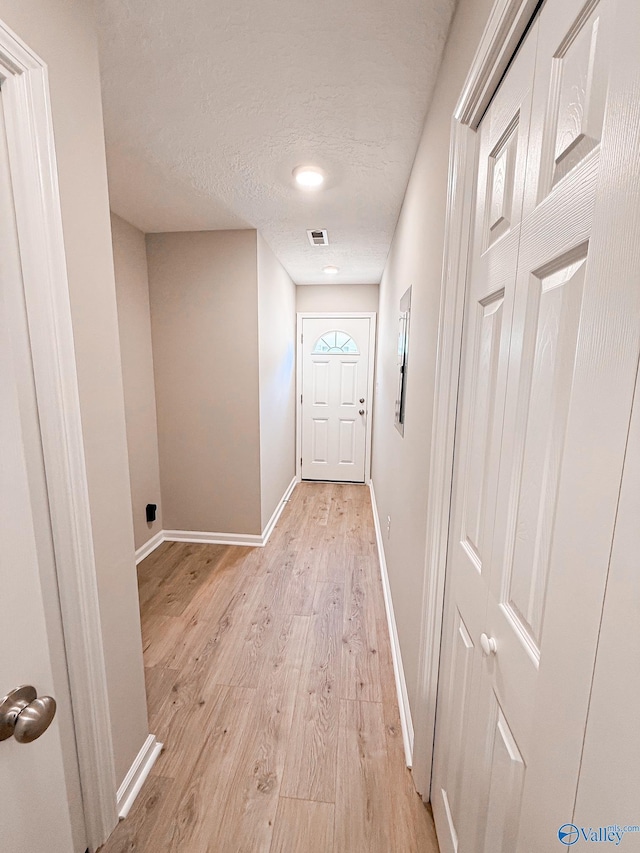 918 Wilson Ave, Gadsden, AL 35903 - doorway featuring light wood-type flooring, baseboards, and a textured ceiling