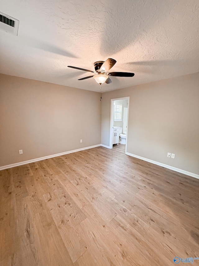 918 Wilson Ave, Gadsden, AL 35903 - spare room featuring ceiling fan, light wood-type flooring, baseboards, and a textured ceiling