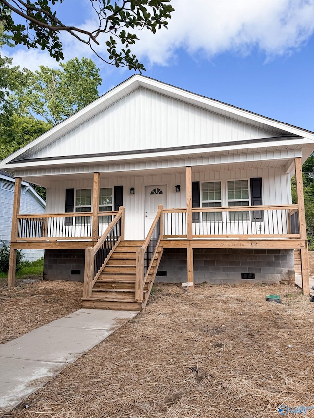 918 Wilson Ave, Gadsden, AL 35903 - view of front of house featuring covered porch and crawl space