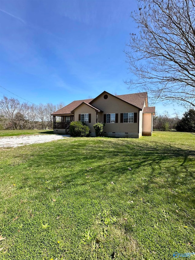 ranch-style house featuring a front lawn