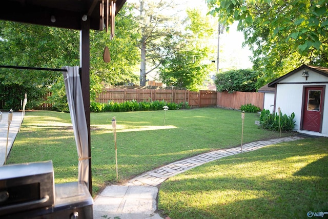 1709 Iris SW, Decatur, AL 35601 - view of yard featuring an area to practice putting