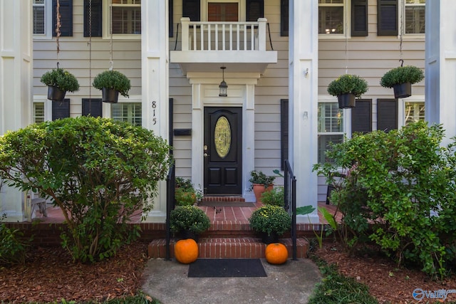 property entrance with a balcony