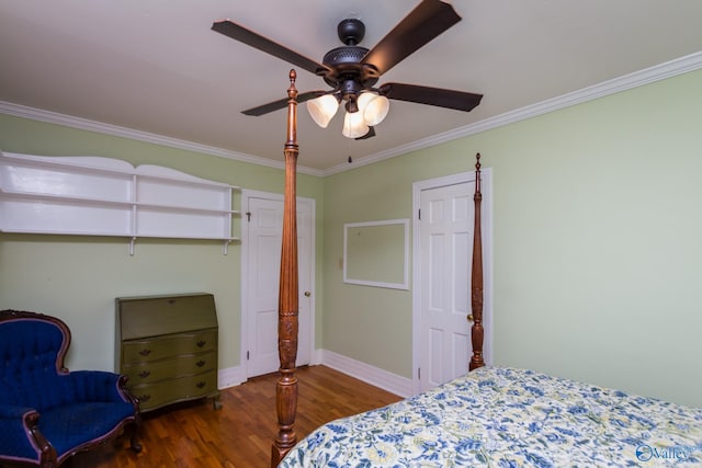 bedroom featuring ceiling fan, a closet, dark hardwood / wood-style floors, and crown molding