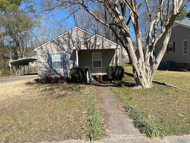 view of front of property with a carport and a front yard