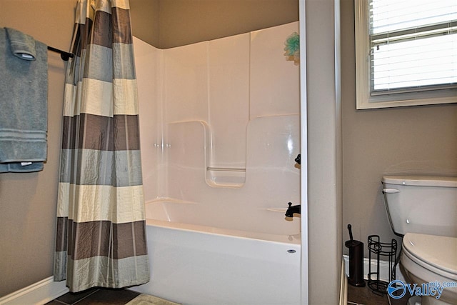 bathroom featuring toilet and shower / bath combo with shower curtain