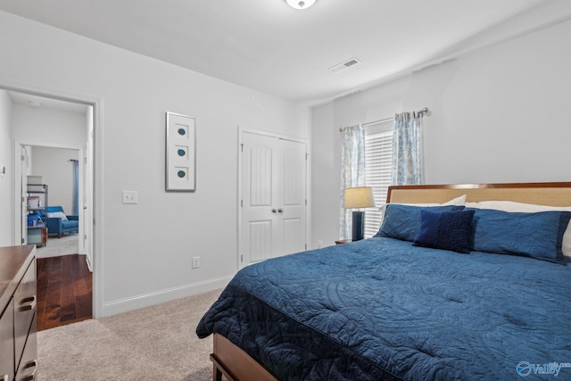 bedroom featuring carpet floors and a closet