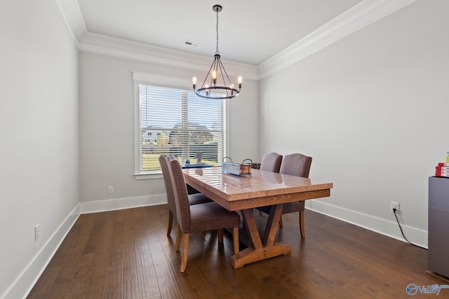 dining room featuring crown molding, dark hardwood / wood-style floors, and a chandelier