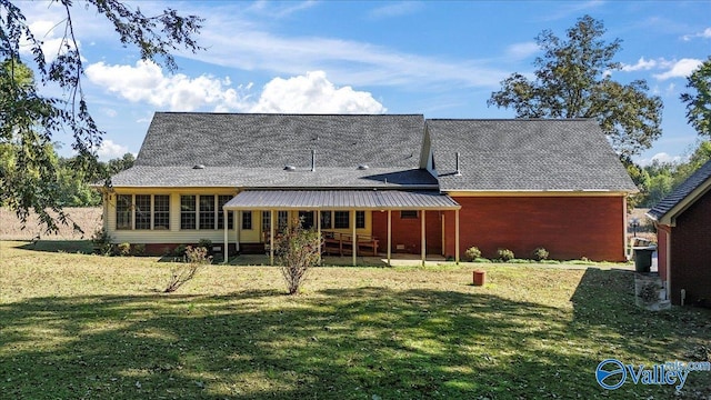 back of house featuring a lawn