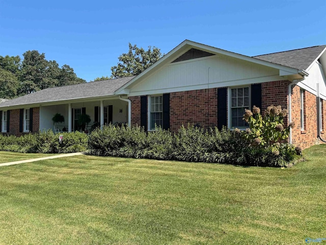 ranch-style home with a front yard