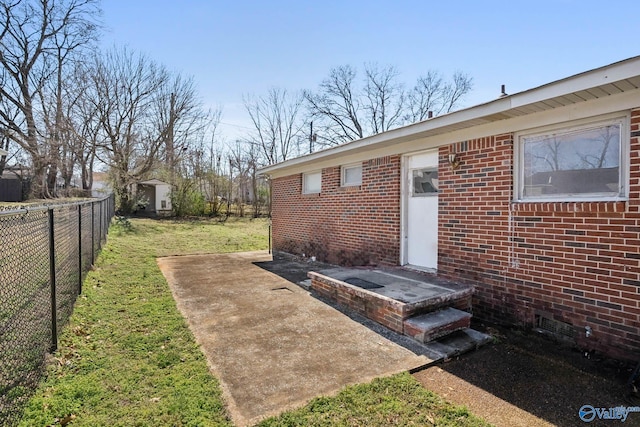 view of yard with an outbuilding and fence