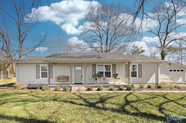 ranch-style house featuring covered porch and a front yard