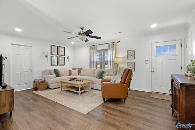 living area with visible vents, recessed lighting, dark wood-type flooring, and a ceiling fan