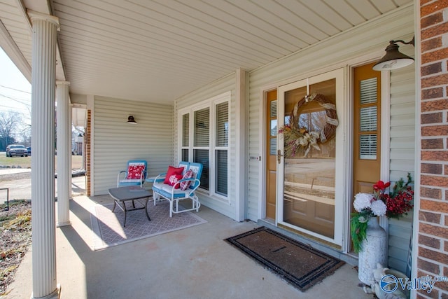 property entrance featuring a porch