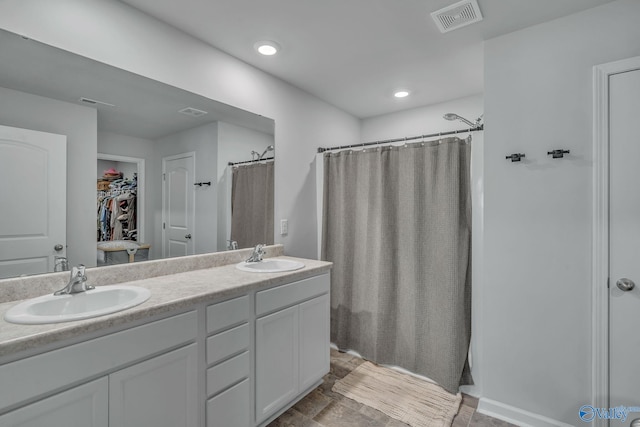 bathroom featuring a shower with shower curtain and vanity