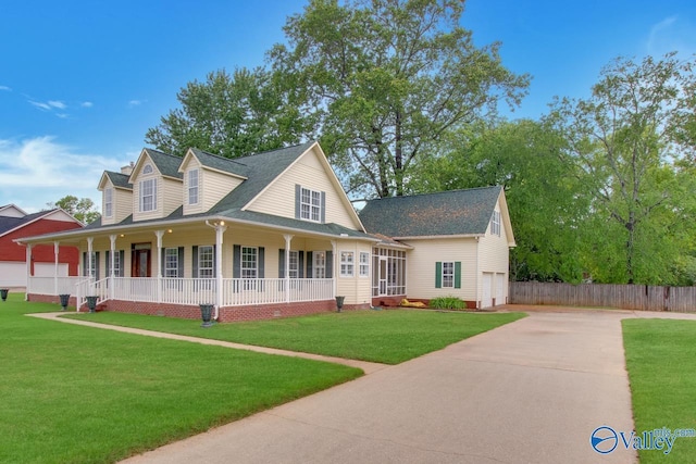 farmhouse-style home with fence, a shingled roof, a front lawn, driveway, and a porch