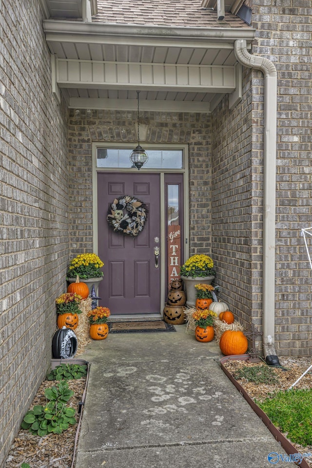 entrance to property featuring a porch