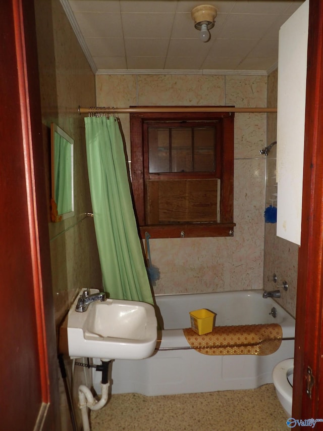 full bathroom with ornamental molding, sink, shower / bath combo with shower curtain, and toilet