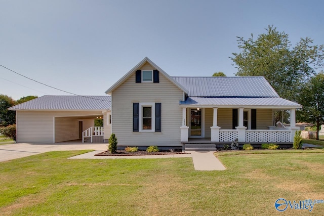 view of front of house with a porch and a front yard