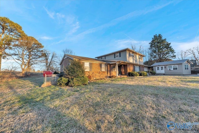 view of front of property with a front yard