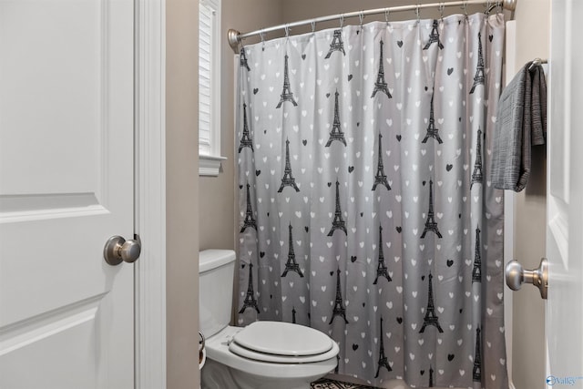 full bath featuring toilet and a shower with curtain