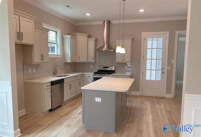 kitchen with appliances with stainless steel finishes, sink, pendant lighting, gray cabinets, and a center island