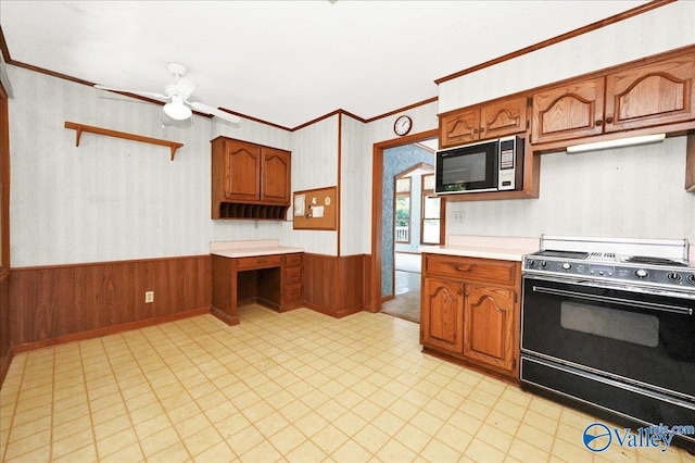143 Maze Dr, Hartselle, AL 35640 - kitchen with black appliances, light countertops, wainscoting, a ceiling fan, and ornamental molding