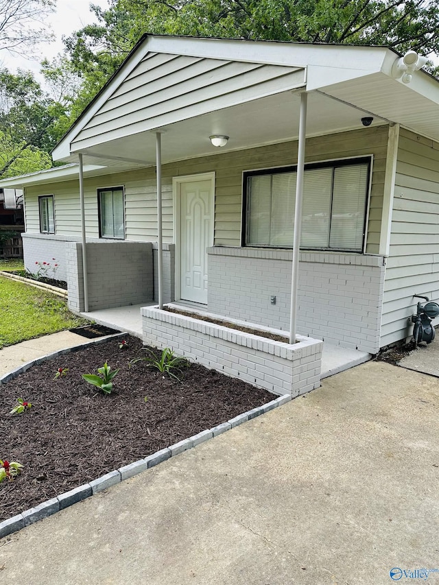 view of front of house featuring a porch