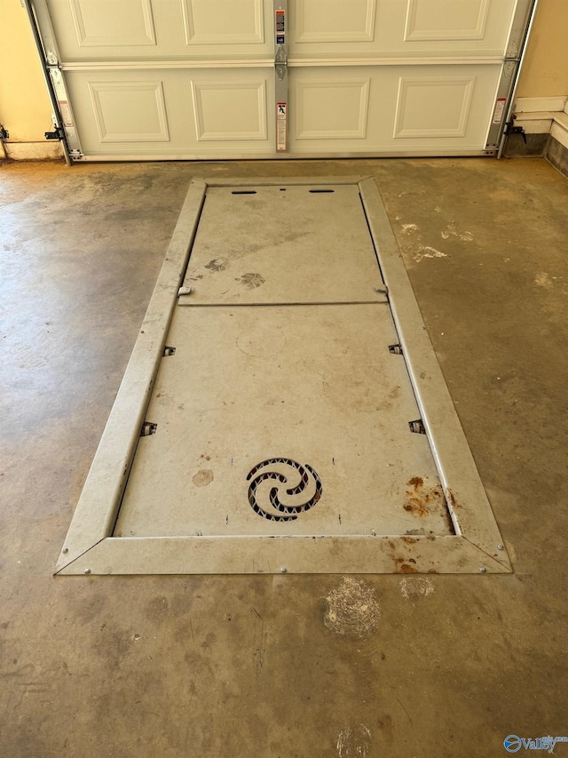 17215 Eunice Ln, Athens, AL 35613 - view of garage