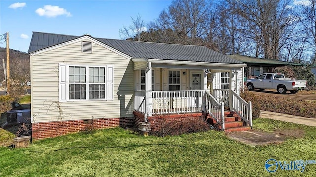 bungalow-style house with a front lawn and covered porch