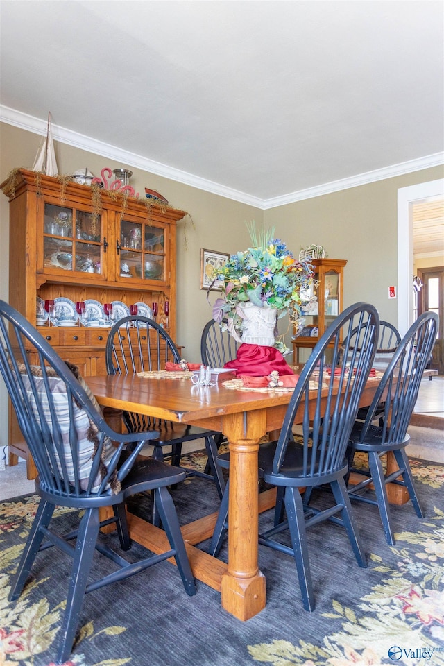 dining space with ornamental molding