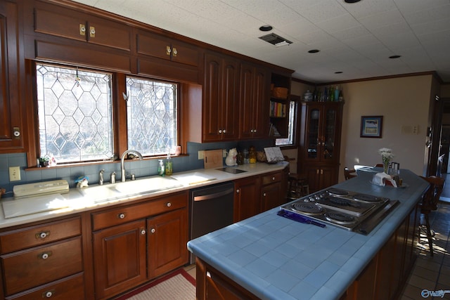 kitchen with tasteful backsplash, visible vents, stainless steel gas stovetop, a sink, and dishwasher