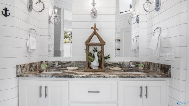 732 Bluff Dr, Rogersville, AL 35652 - full bath with double vanity