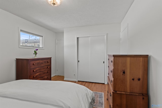 1308 Aston St, Athens, AL 35611 - bedroom with baseboards, a textured ceiling, light wood-style flooring, and a closet