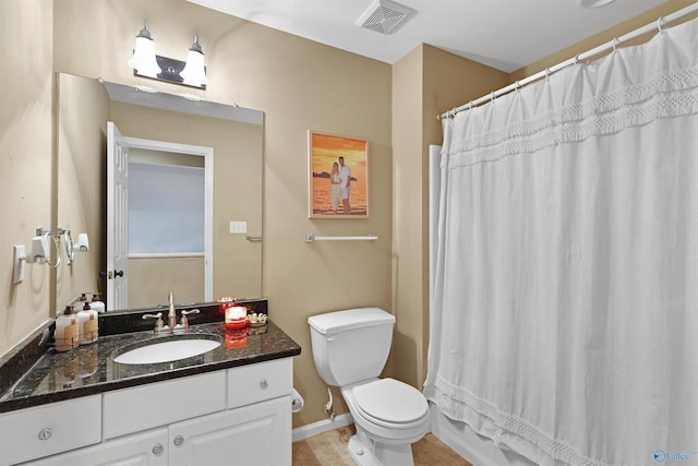 bathroom featuring visible vents, baseboards, toilet, a shower with shower curtain, and vanity
