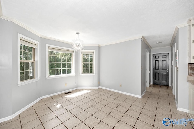 tiled spare room featuring ornamental molding and a notable chandelier