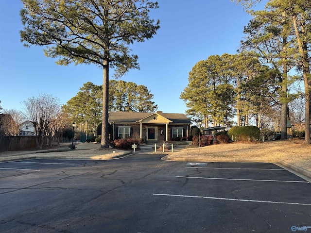 view of front facade featuring uncovered parking