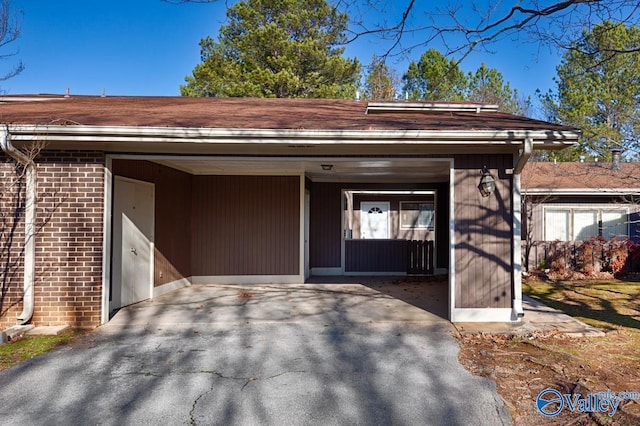 view of front facade with a carport