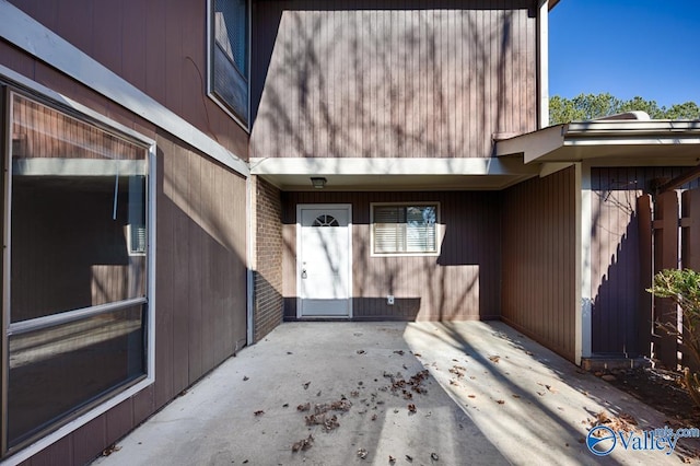 entrance to property featuring a patio