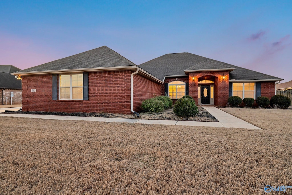 ranch-style house featuring a lawn