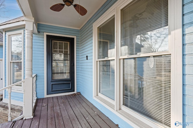 entrance to property featuring ceiling fan