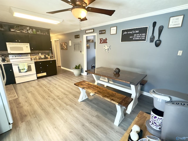 dining space featuring light wood-style flooring, baseboards, crown molding, and a ceiling fan