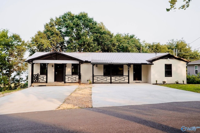 ranch-style house featuring covered porch