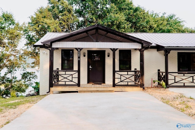 view of front of home featuring covered porch