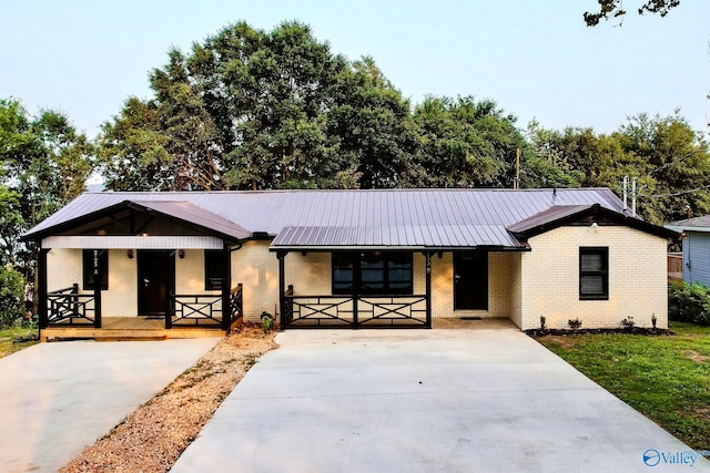 single story home featuring covered porch