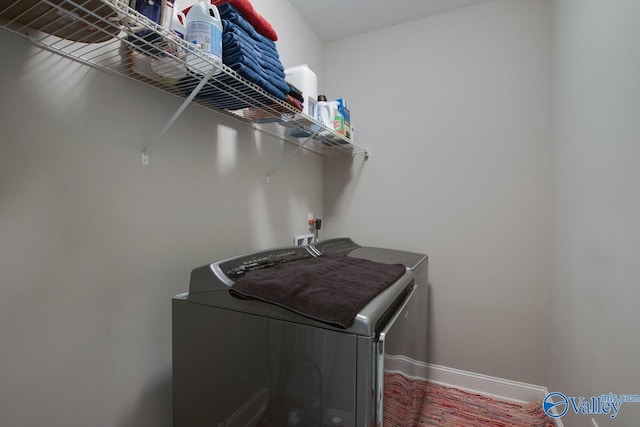 washroom with laundry area, independent washer and dryer, and baseboards